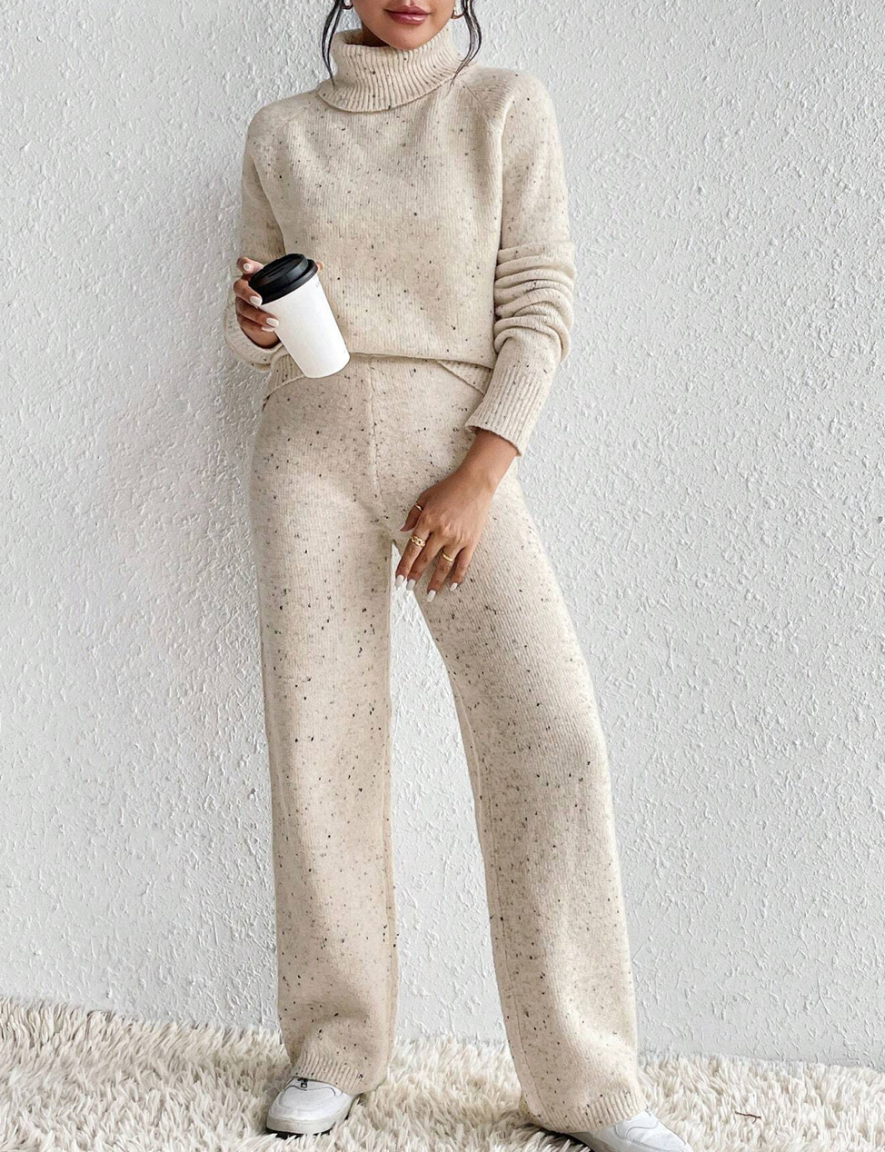 Ensemble pull col roulé et pantalon