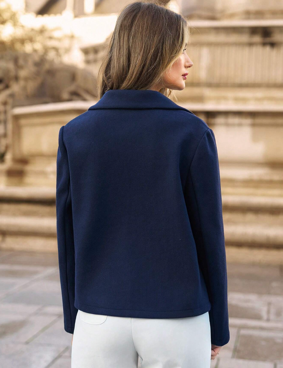 Manteau avec revers et double patte de boutonnage