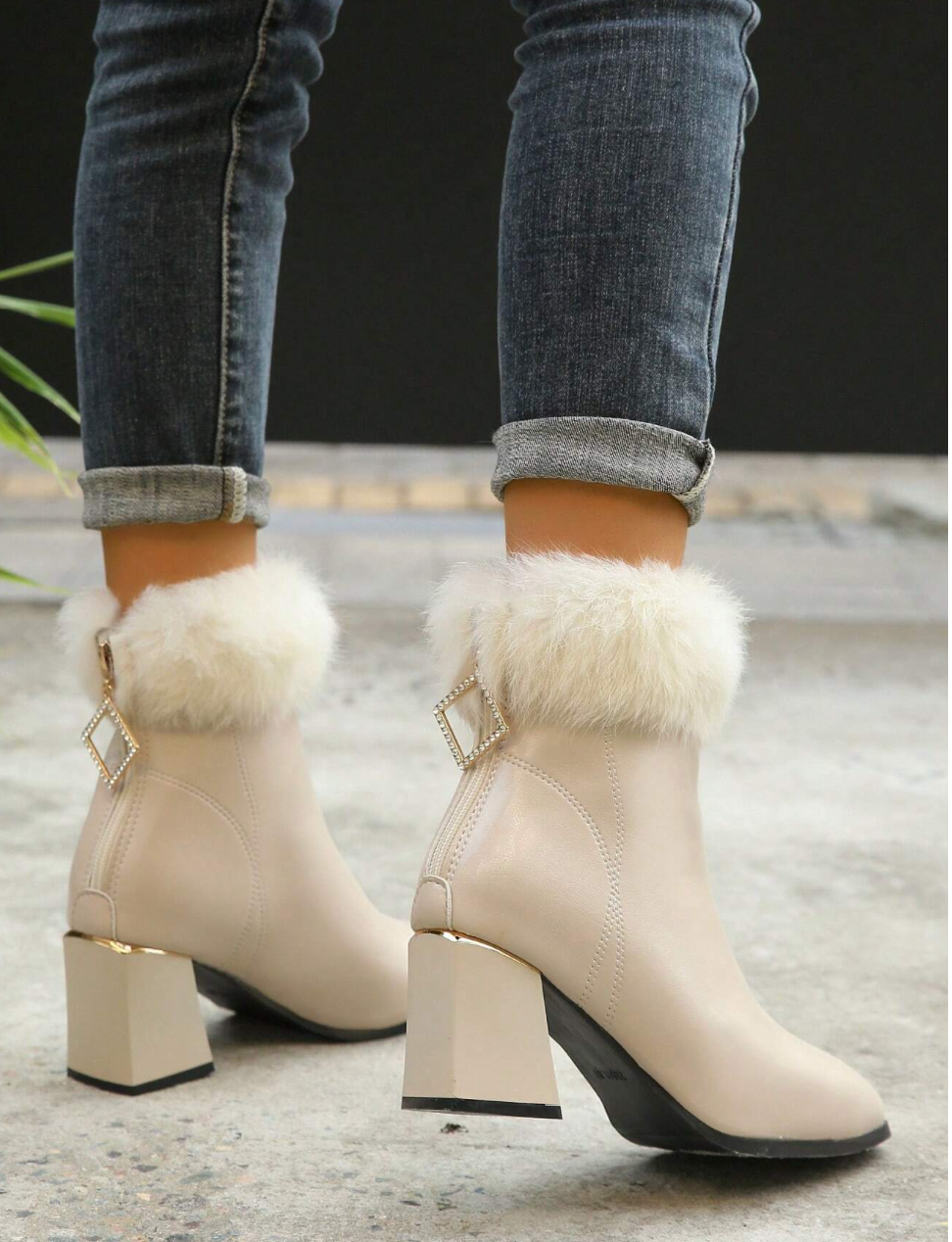 Bottines élégantes avec détail pelucheux