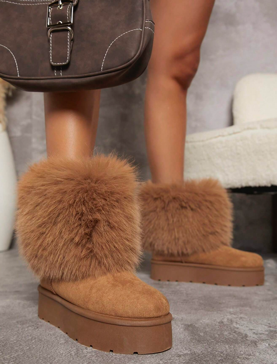 Bottes avec détails pelucheux