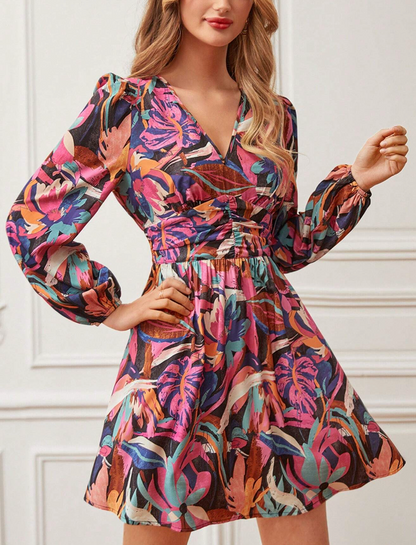 Robe élégante avec imprimé et décolleté en V