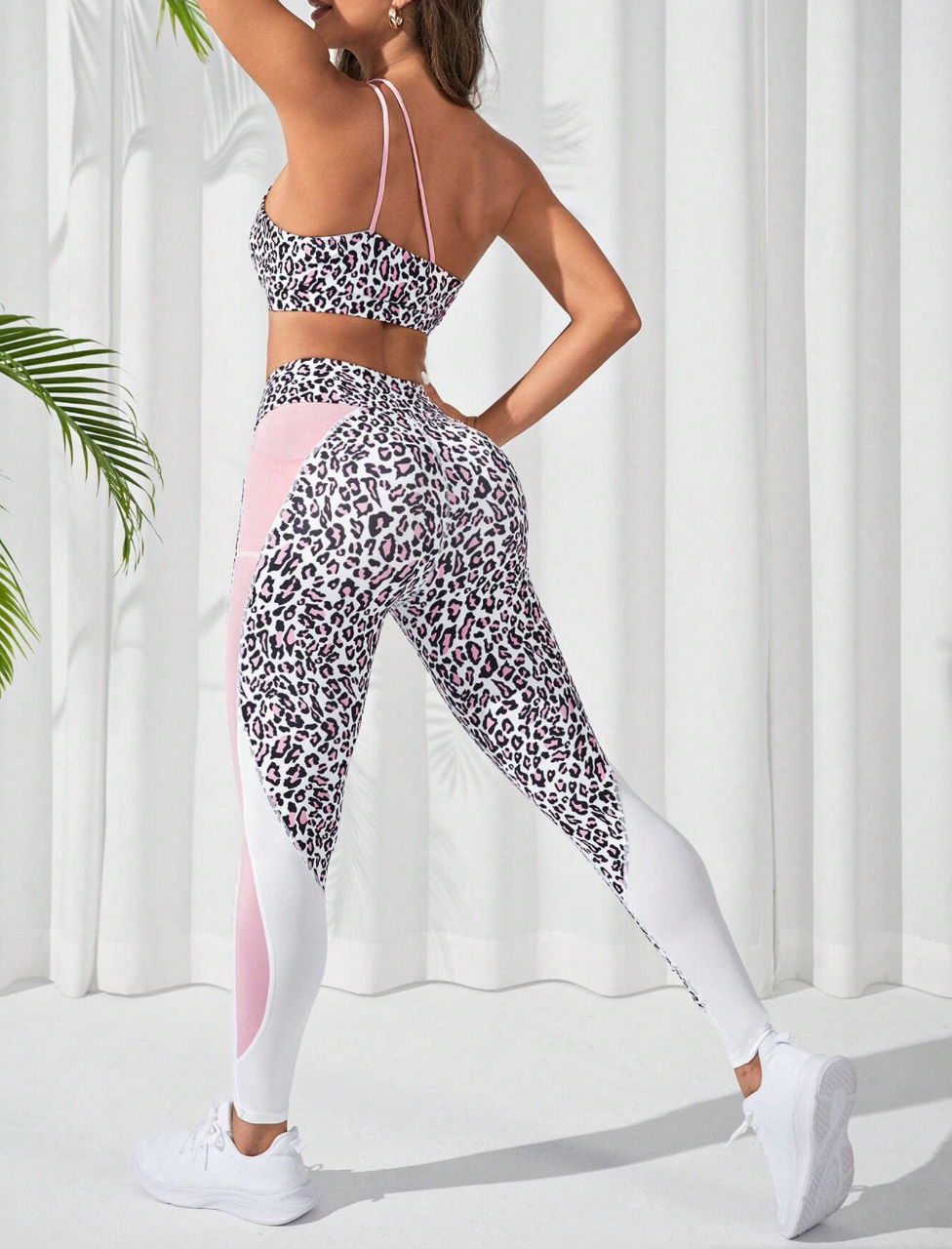 Ensemble brassière et legging avec imprimé léopard