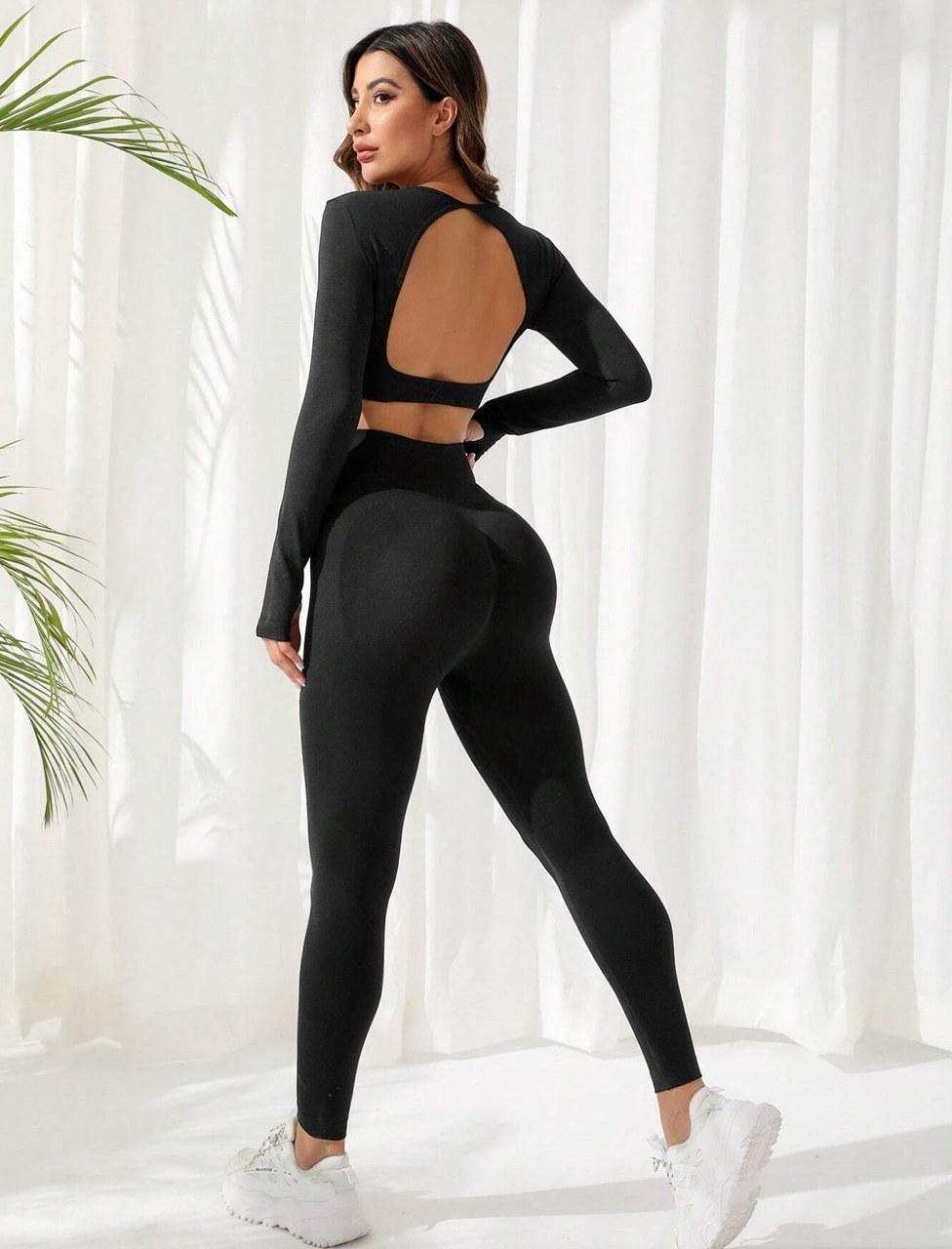 Ensemble t-shirt manches longues avec dos dénudé et legging de sport