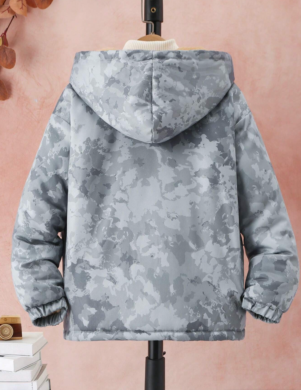 Manteau thermique avec capuche et imprimé militaire