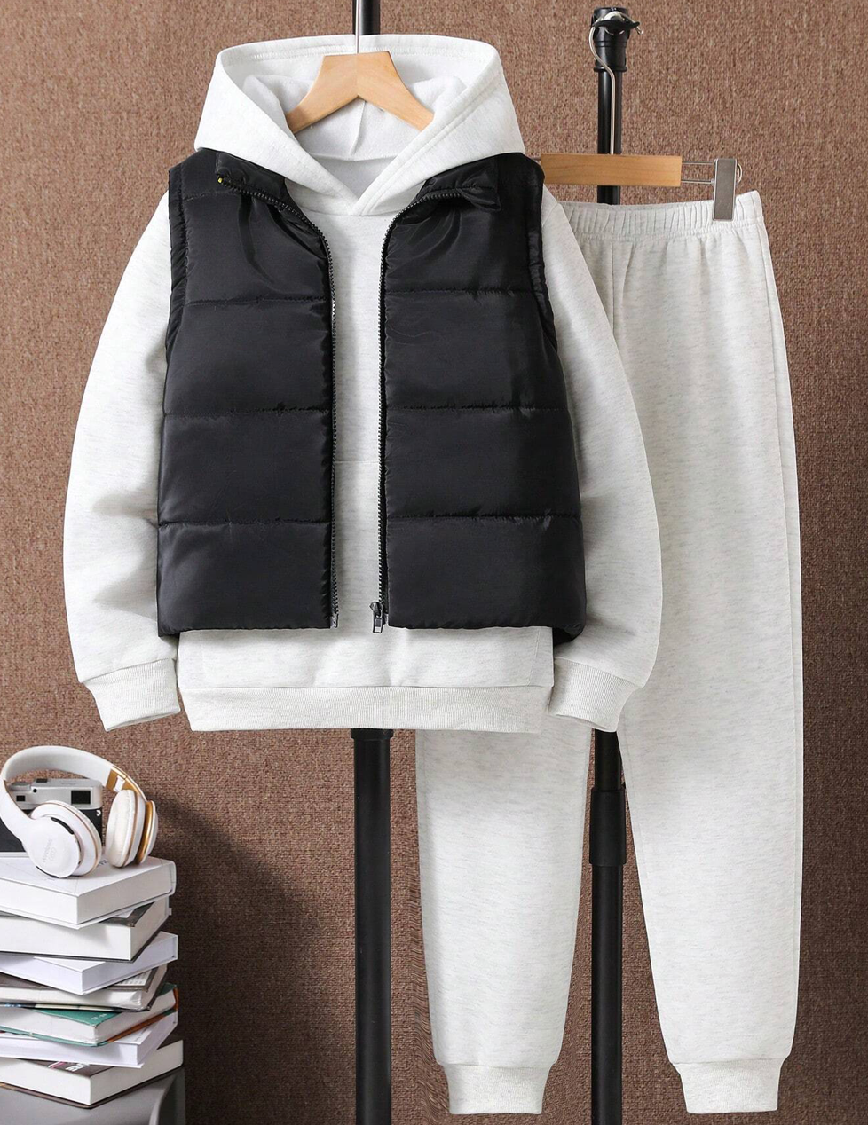 Ensemble sweat-shirt, doudoune gilet et pantalon jogging