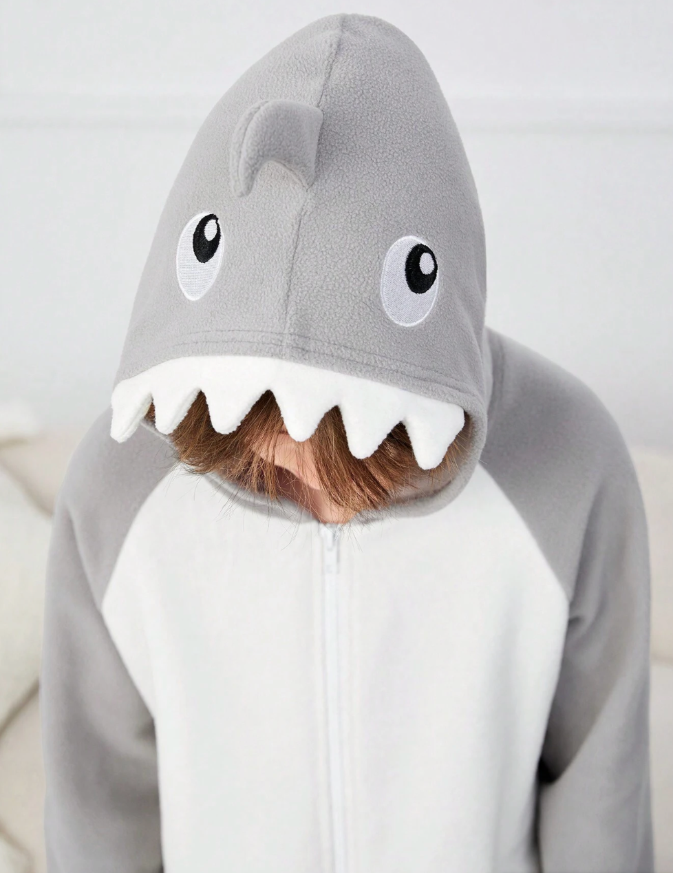 Combinaison avec capuche requin