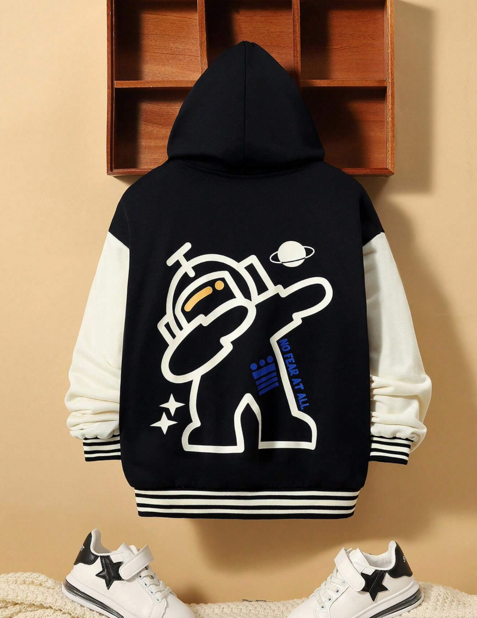 Jacket avec capuche et lettre graphique