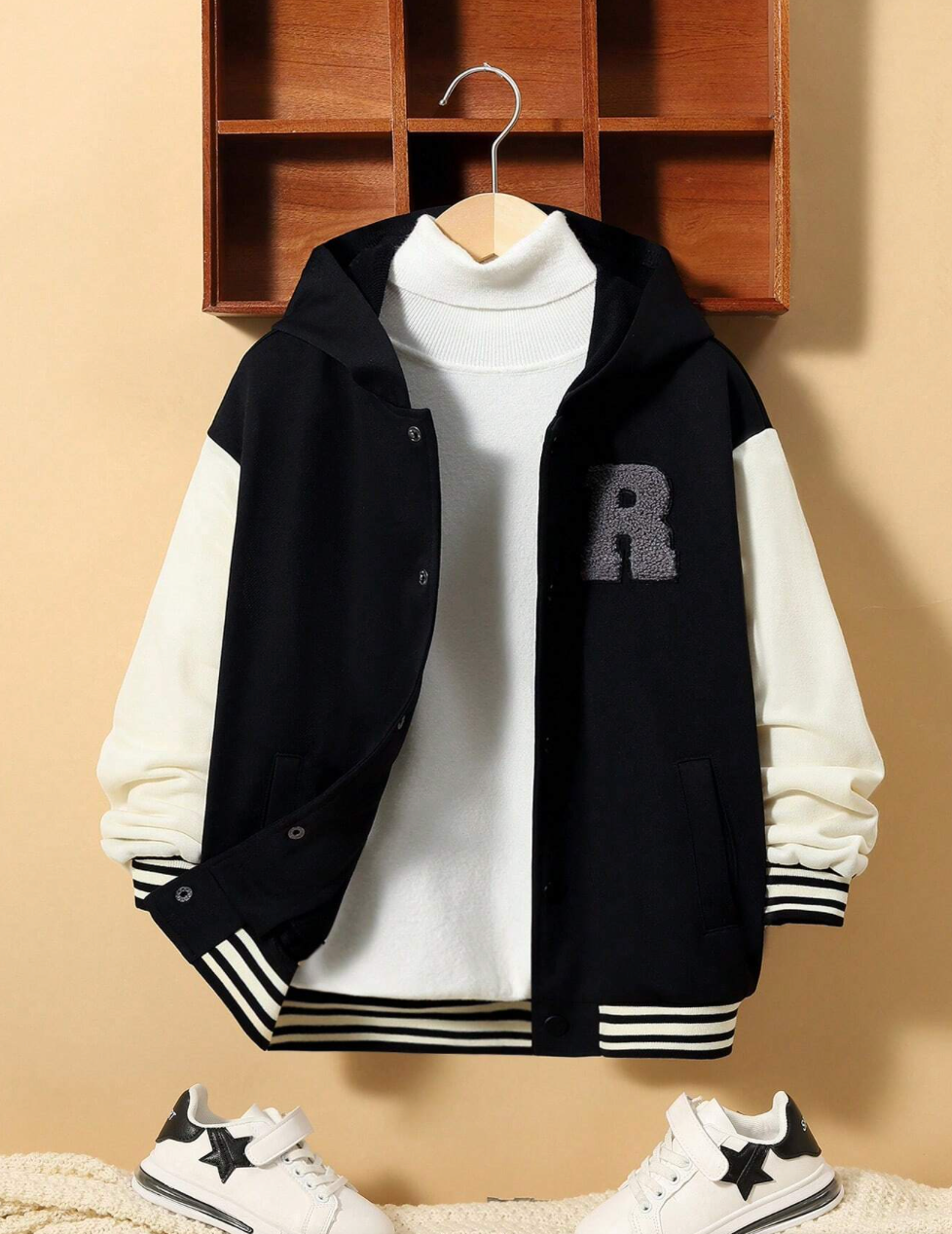 Jacket avec capuche et lettre graphique