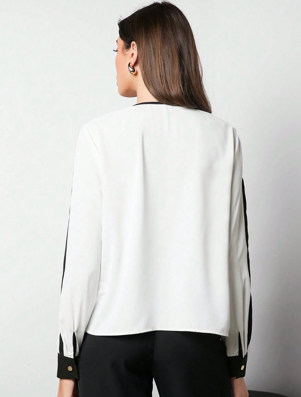 Blouse à manches longues avec trou de serrure