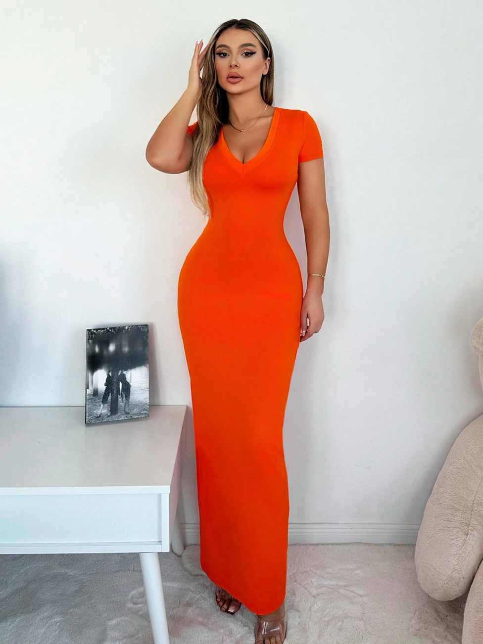 Robe longue moulante avec décolleté en V