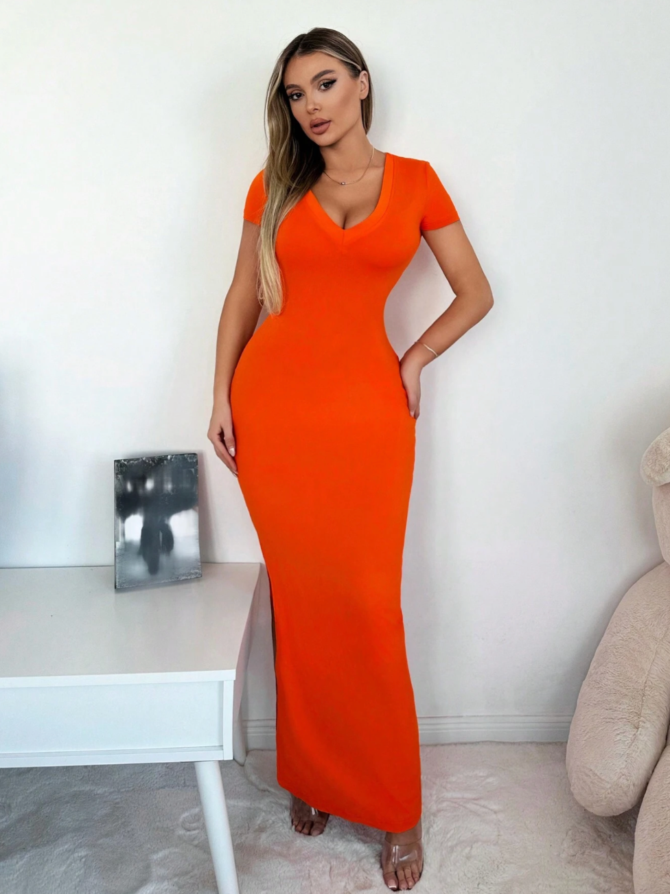 Robe longue moulante avec décolleté en V