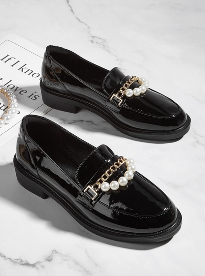 Mocassins noir avec chaine en perles