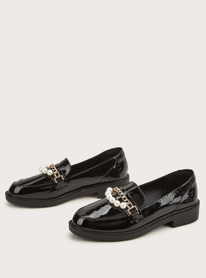 Mocassins noir avec chaine en perles