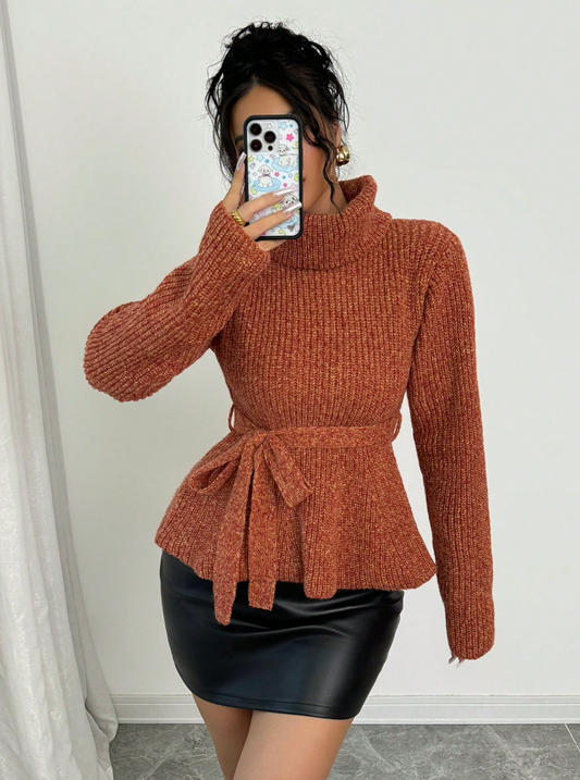 Pull élégant avec col à roulé et ceinture