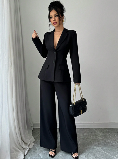 Ensemble pantalon et blazer avec dos nu et application noeud papillon