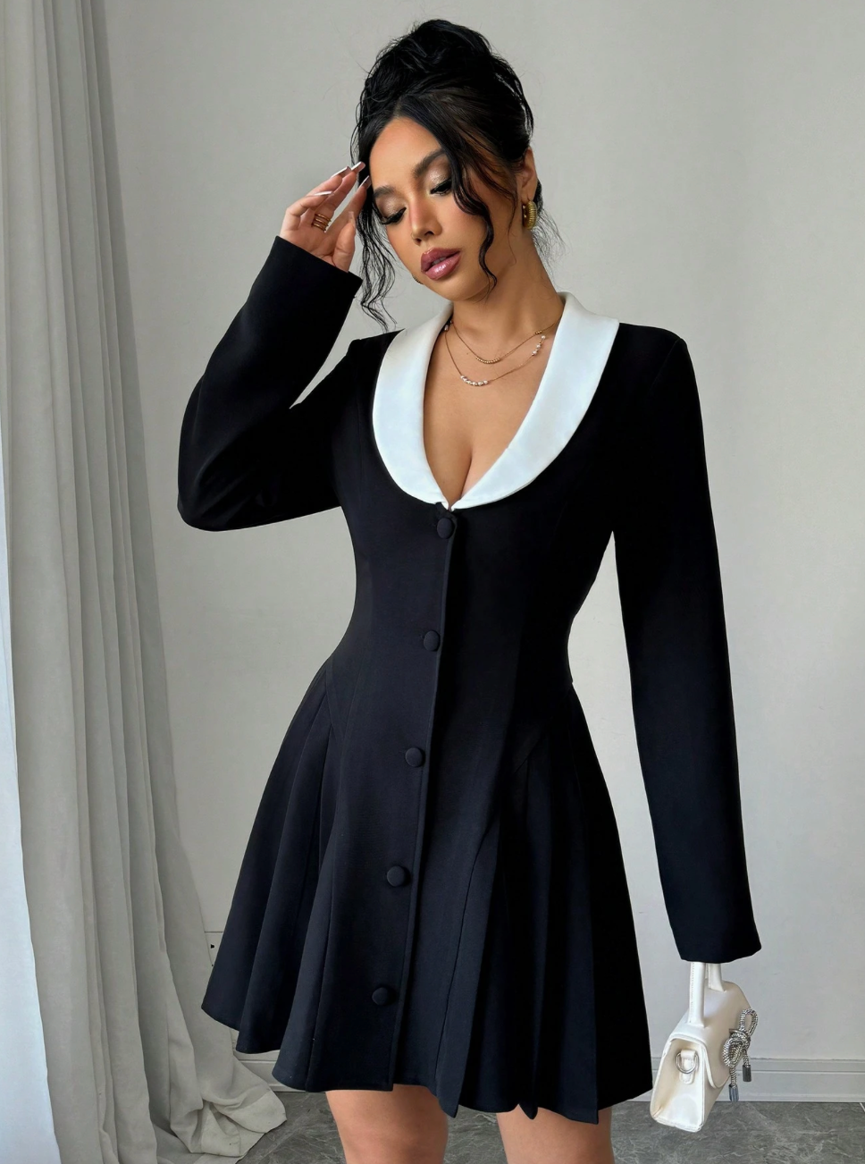 Robe élégante avec décolleté en coeur