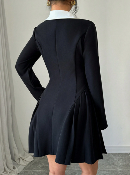 Robe élégante avec décolleté en coeur