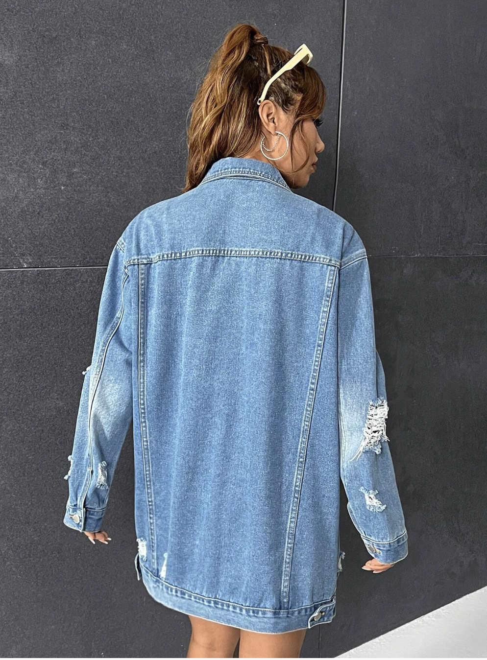 Giubbotto in denim con strappi