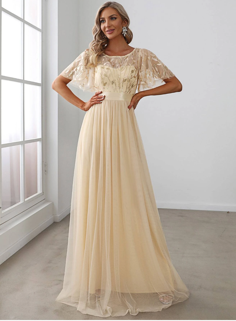 Robe de cérémonie longue avec broderies et paillettes