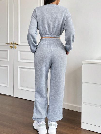 Ensemble sweat-shirt court et pantalon