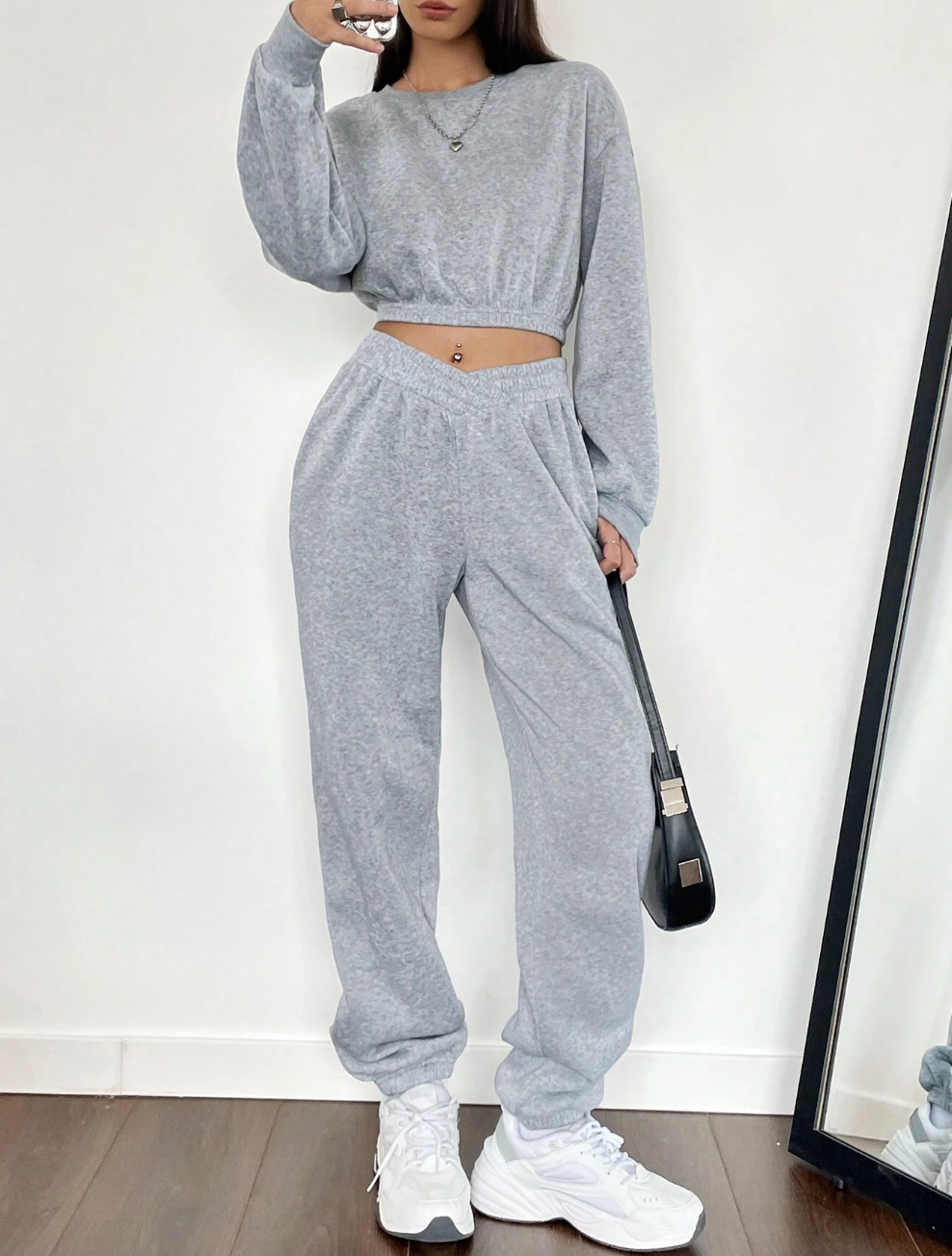 Ensemble sweat-shirt court et pantalon