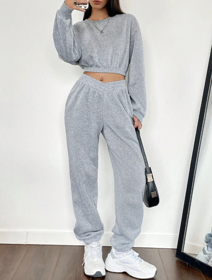 Kurzes Set aus Sweatshirt und Hose