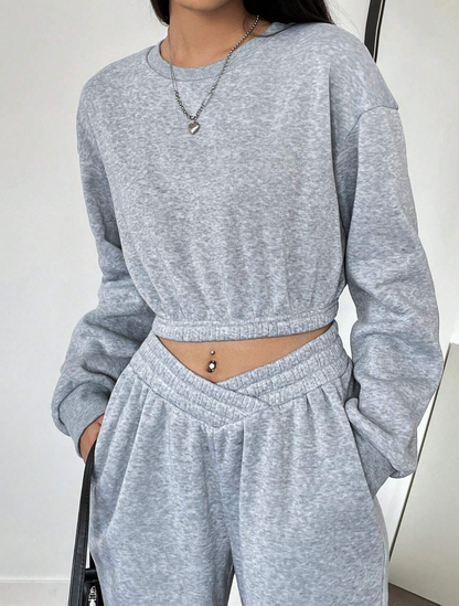 Kurzes Set aus Sweatshirt und Hose