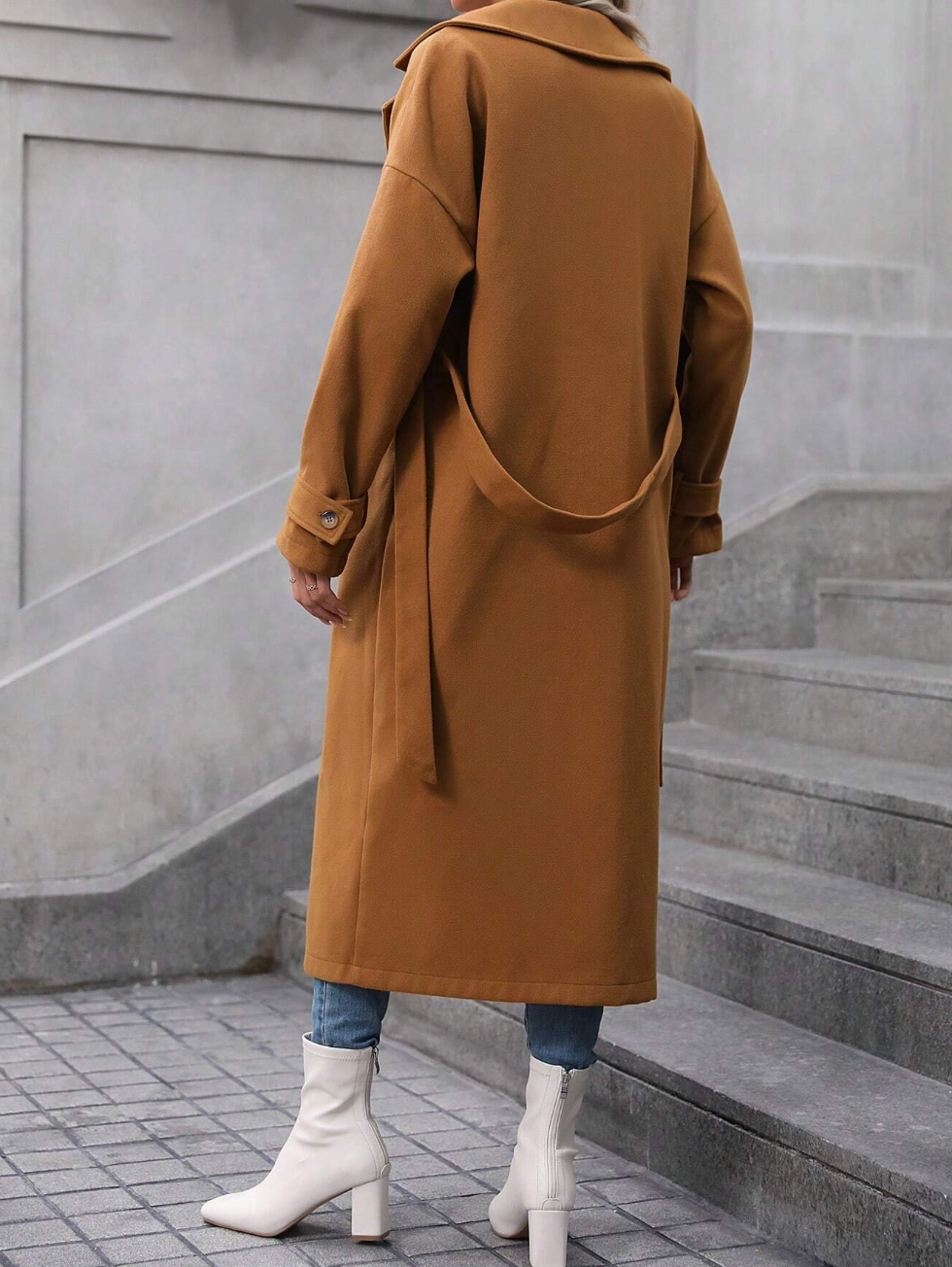 Cappotto elegante di media lunghezza con cintura