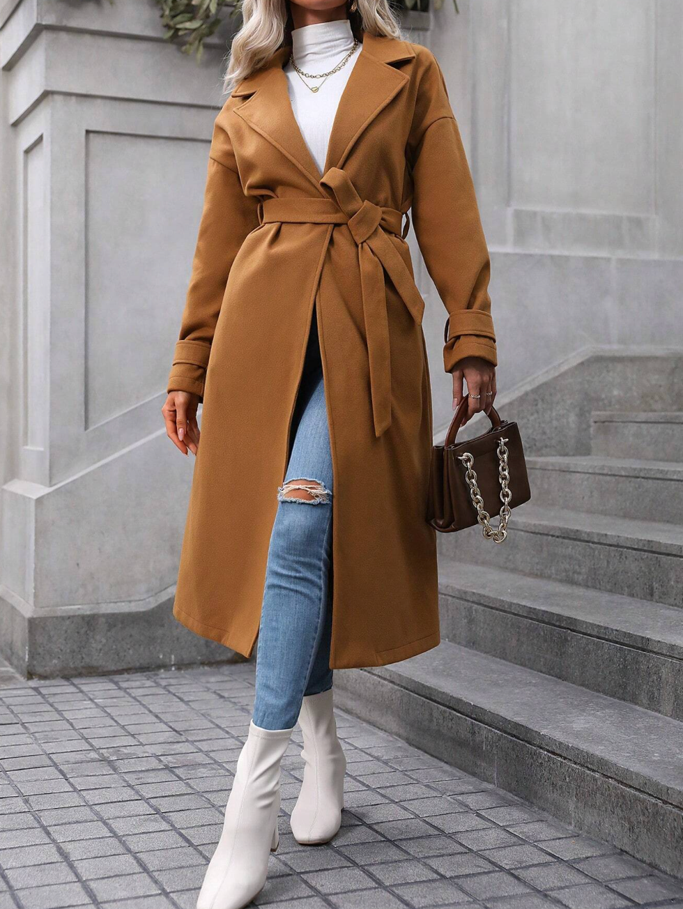 Cappotto elegante di media lunghezza con cintura