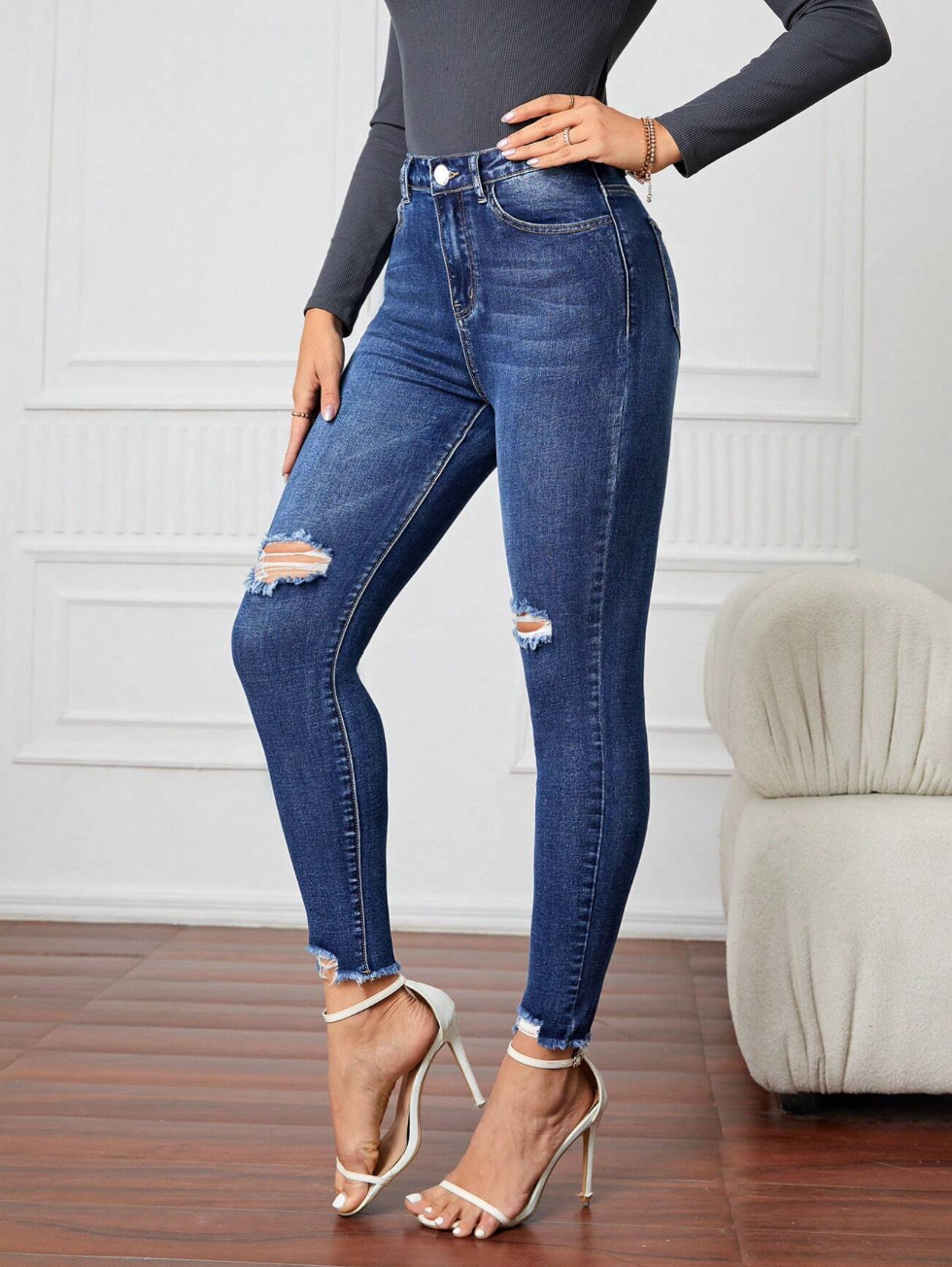 Jeans skinny strappati a vita alta