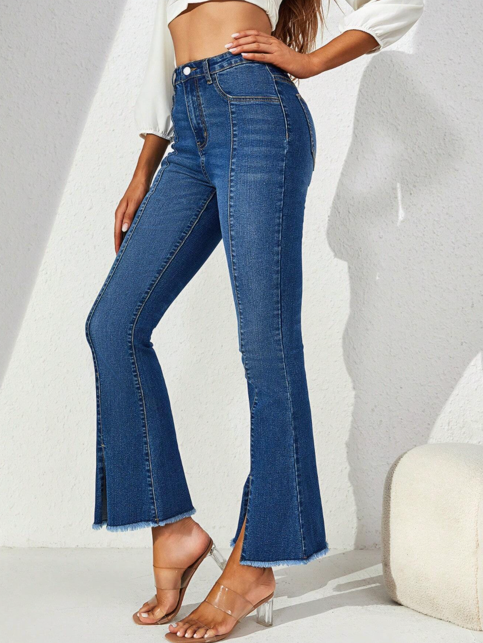 Jeans évasé avec ourlet et fente