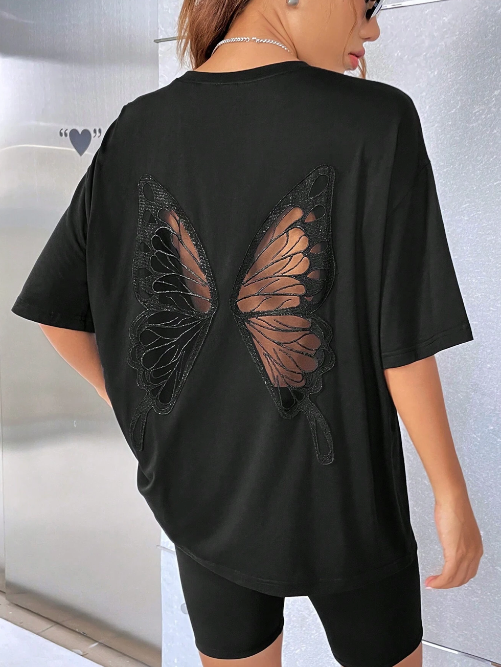 T-Shirt mit aufgesticktem Schmetterling