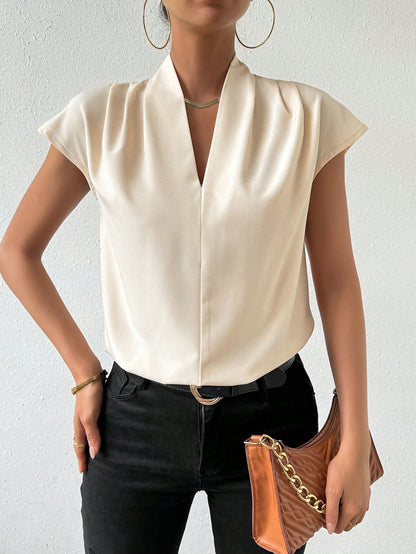 Blouse élégante en satin avec décolleté en V