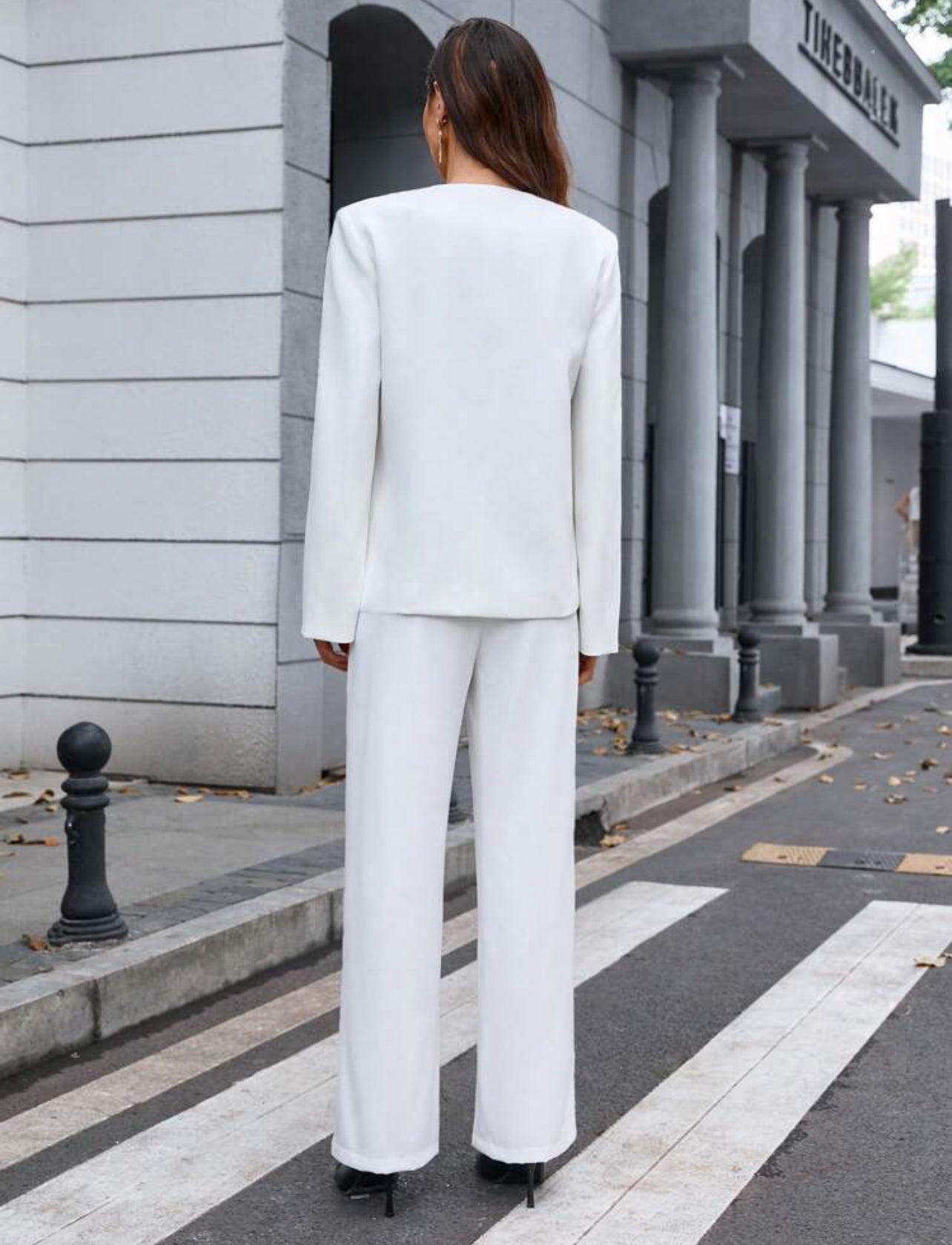 Ensemble élégant blazer cape et pantalon