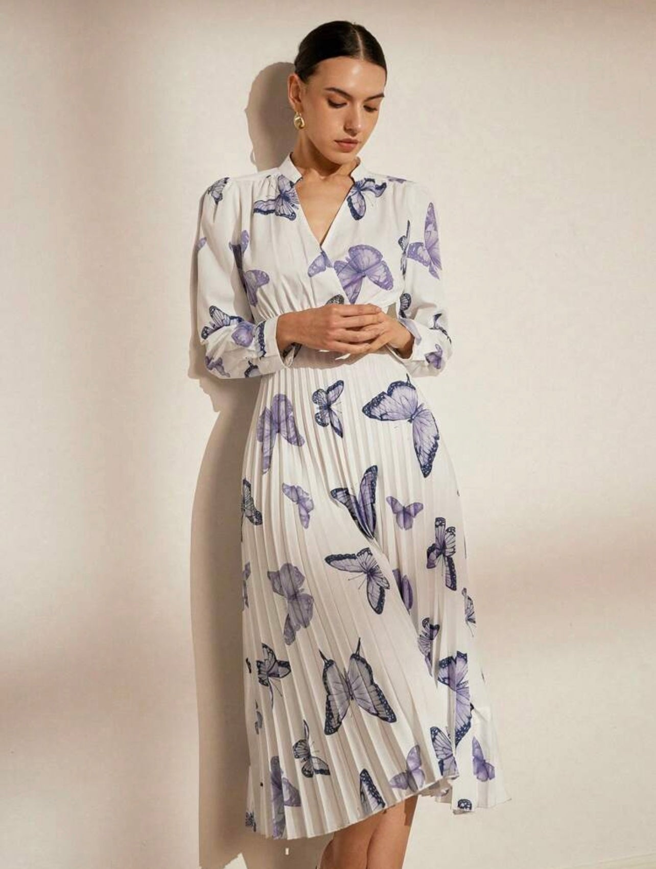 Robe élégante avec plis et motif floral