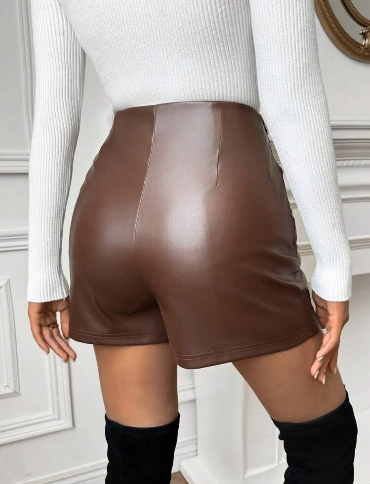 Short jupe en simili cuir élégante