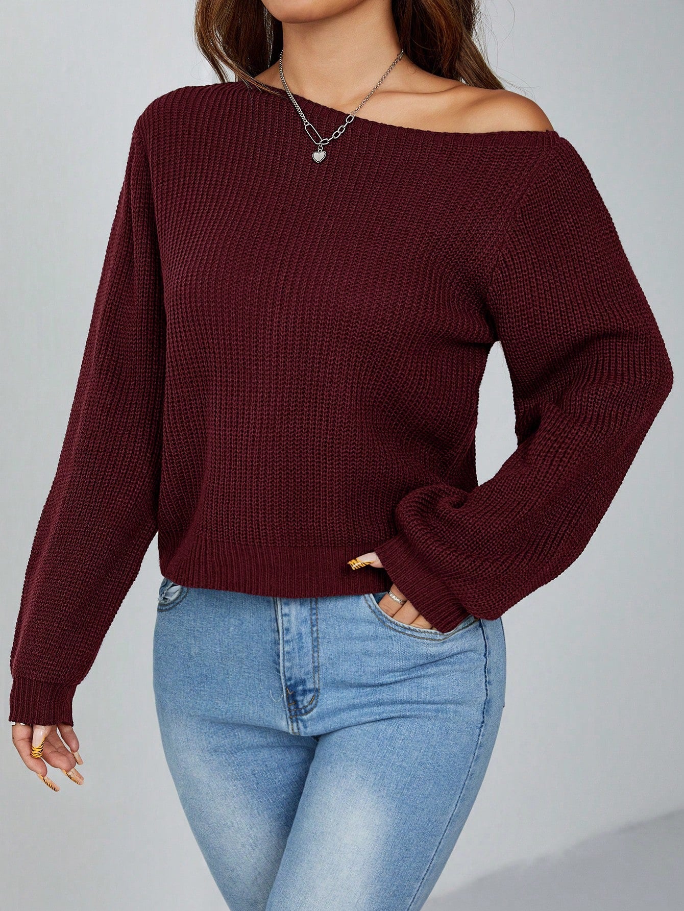 Pull élégant avec épaules asymétriques