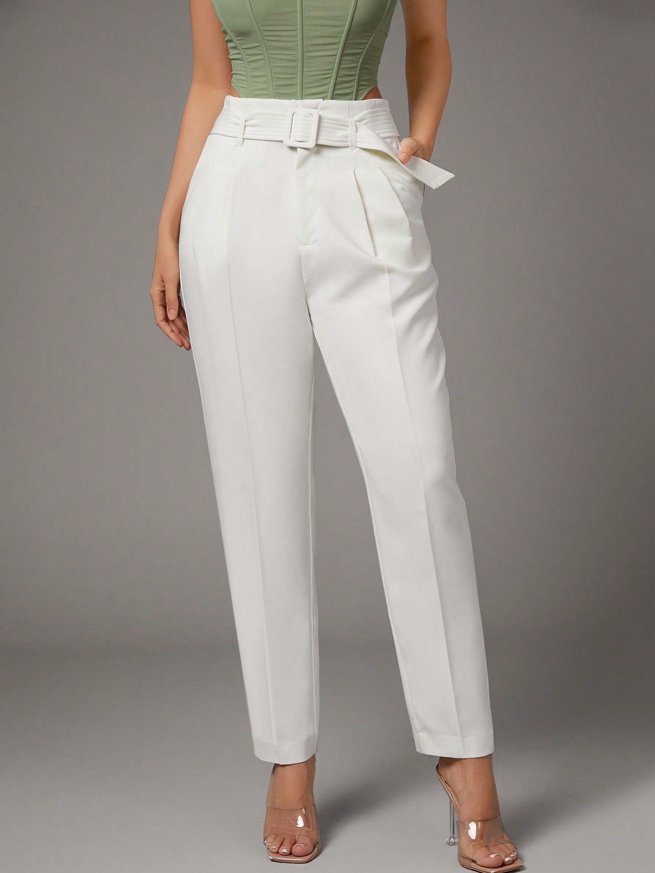 Pantalon élégant avec ceinture