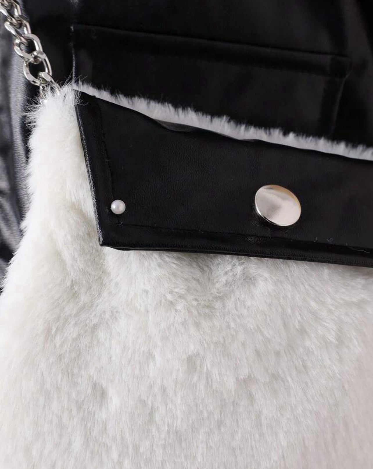 Manteau en simili cuir avec sac accessoire