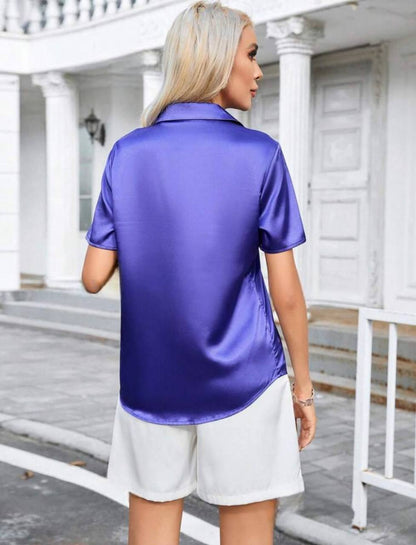 Chemise élégante avec manches courtes en satin