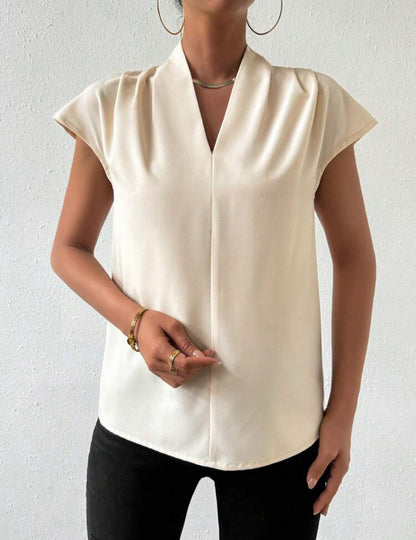 Blouse élégante en satin avec décolleté en V