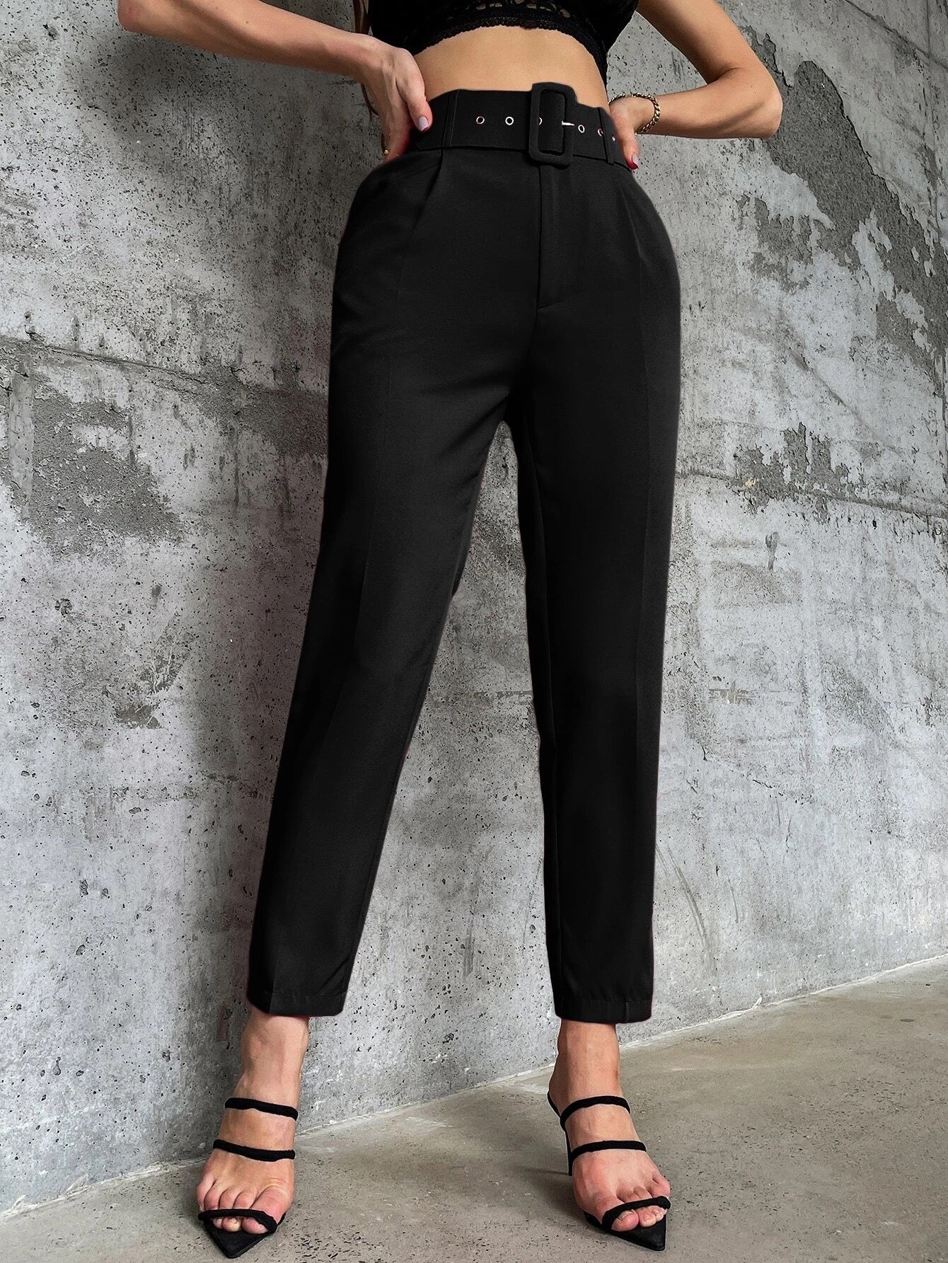 Pantalon élégant avec taille haute et ceinture