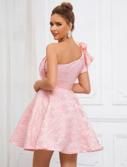 Robe de cérémonie courte avec épaule dénudée