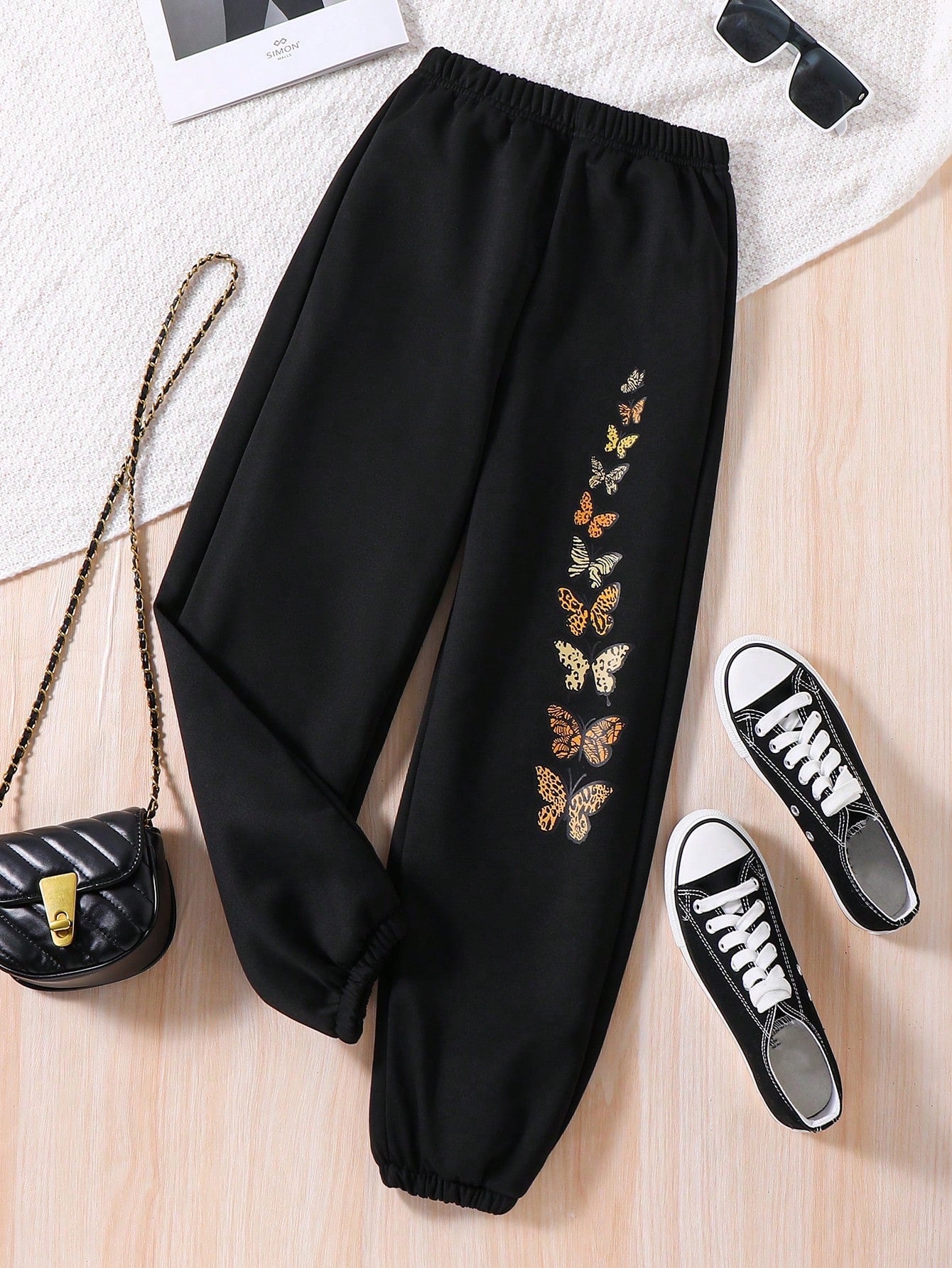 Pantalon jogging fille avec motif papillons