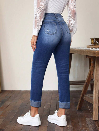 Zerrissene Jeans mit Rollsaum