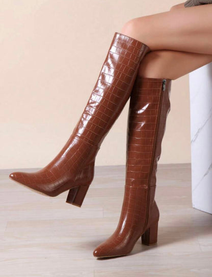 Stylische Stiefel mit Kroko-Effekt