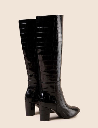 Stylische Stiefel mit Kroko-Effekt